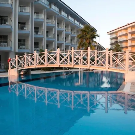 Ramada & Suites By Wyndham Kusadasi