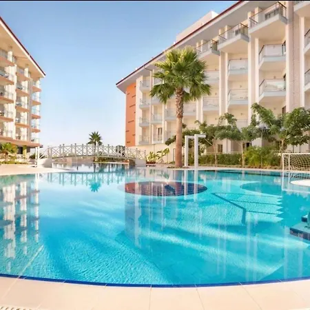 Ramada & Suites By Wyndham * 库萨达斯