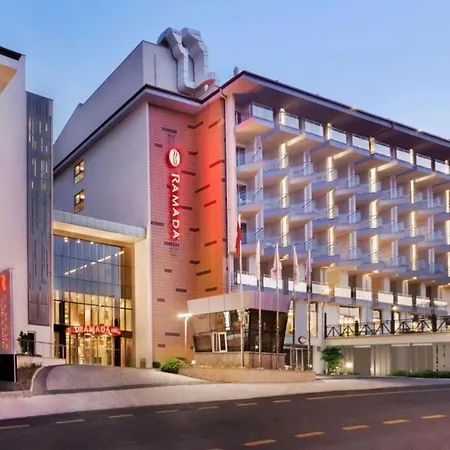 Ramada & Suites By Wyndham * 库萨达斯